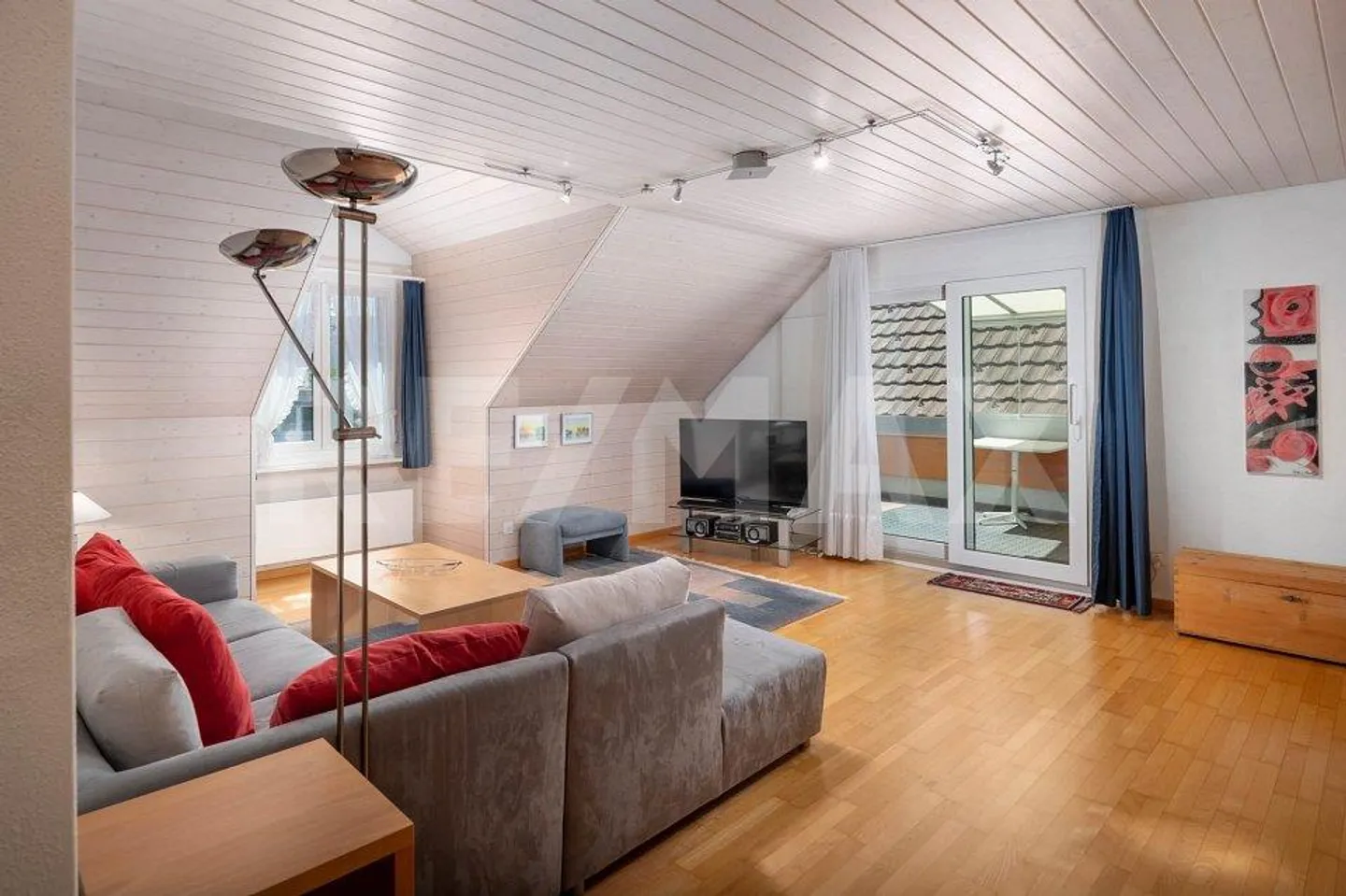 Charming Duplex in City Center - Photo 6 of 13