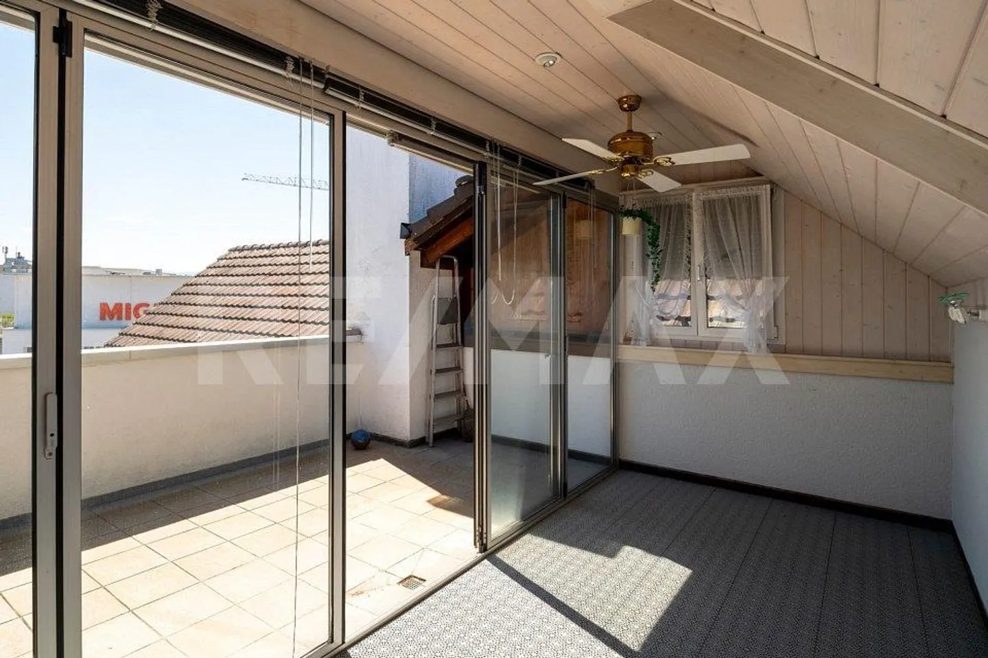 Charming Duplex in City Center - Photo 13 of 13