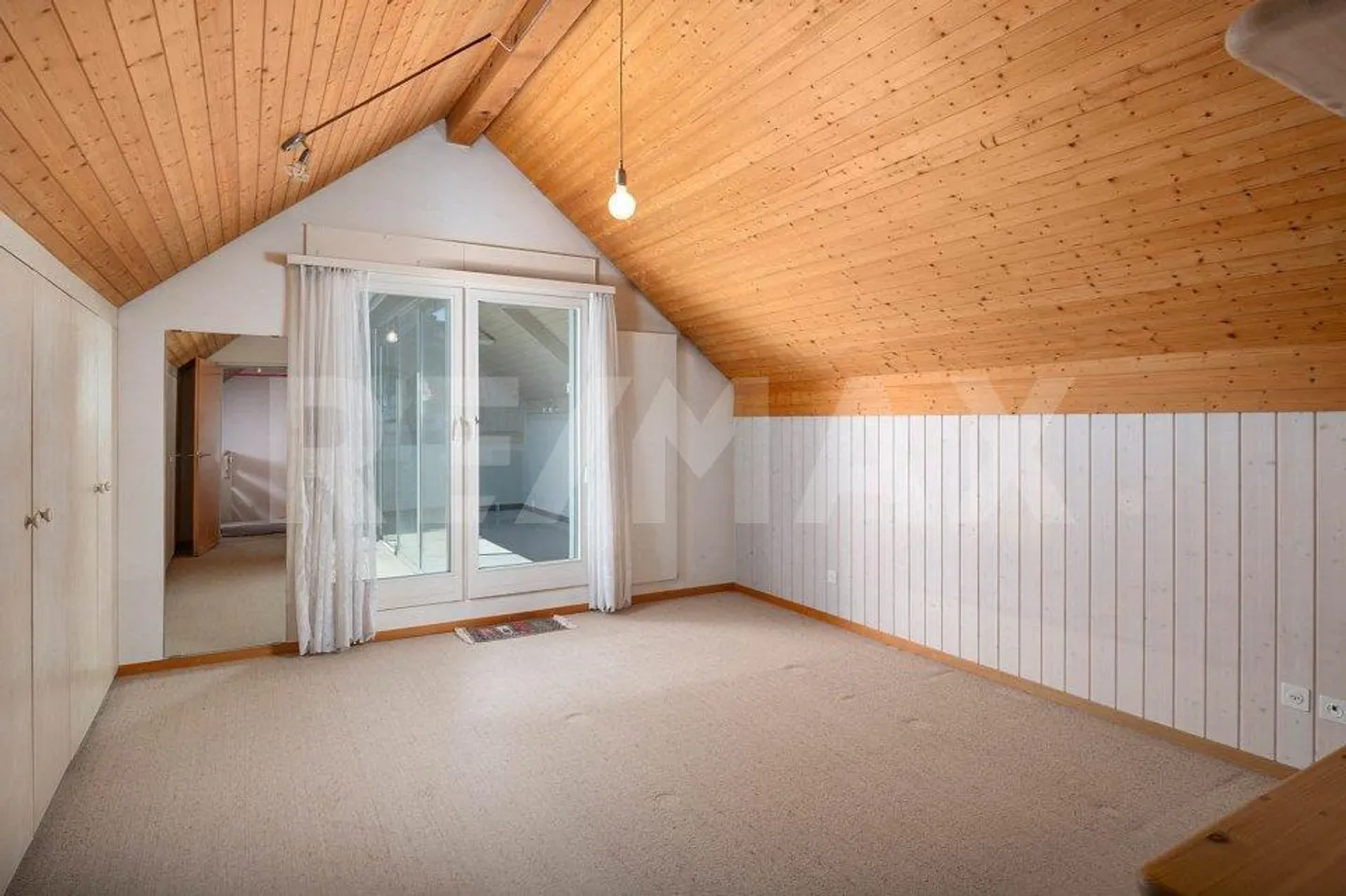 Charming Duplex in City Center - Photo 12 of 13