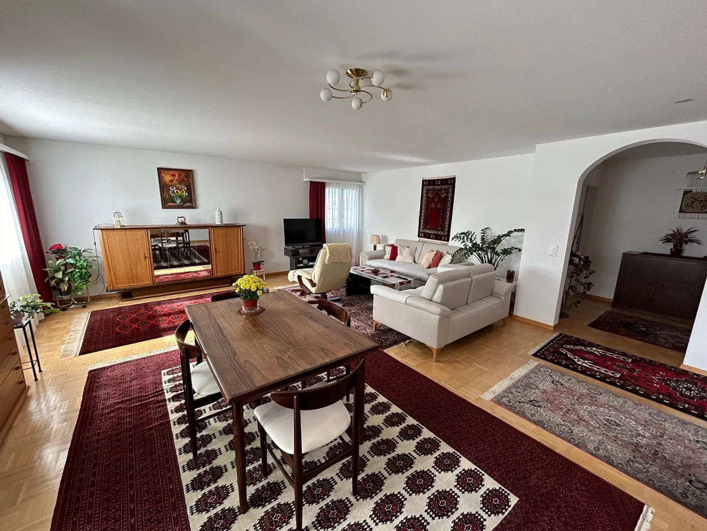 grosszügige Wohnung in gepflegter Überbauung - Foto 2 von 11