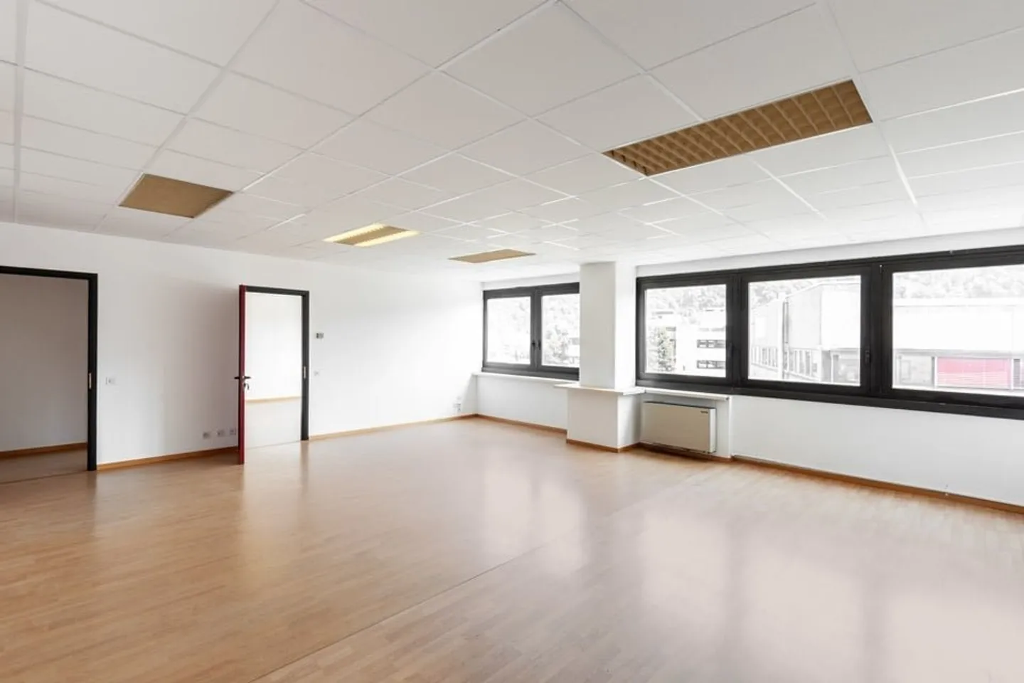 LUGANO NORD/BIOGGIO - À LOUER BUREAU LUMINEUX DE 140 M² (réf. 003) - Photo 6 sur 14