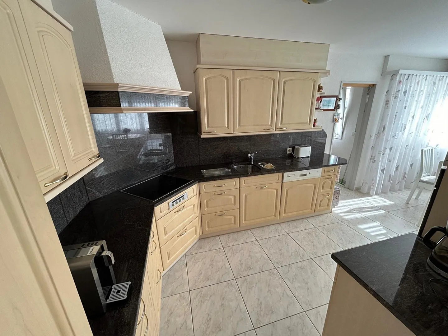 grosszügige Wohnung in gepflegter Überbauung - Foto 3 von 11