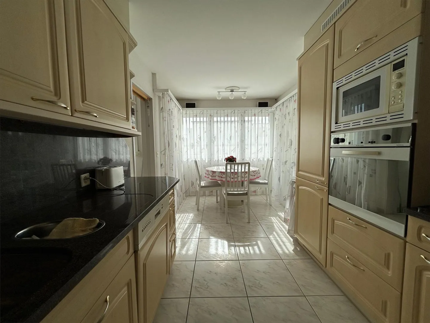 grosszügige Wohnung in gepflegter Überbauung - Foto 4 von 11