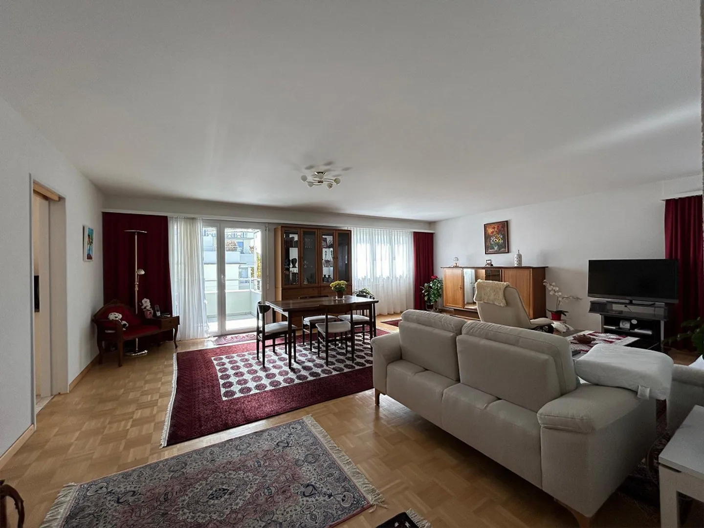 grosszügige Wohnung in gepflegter Überbauung - Foto 1 von 11