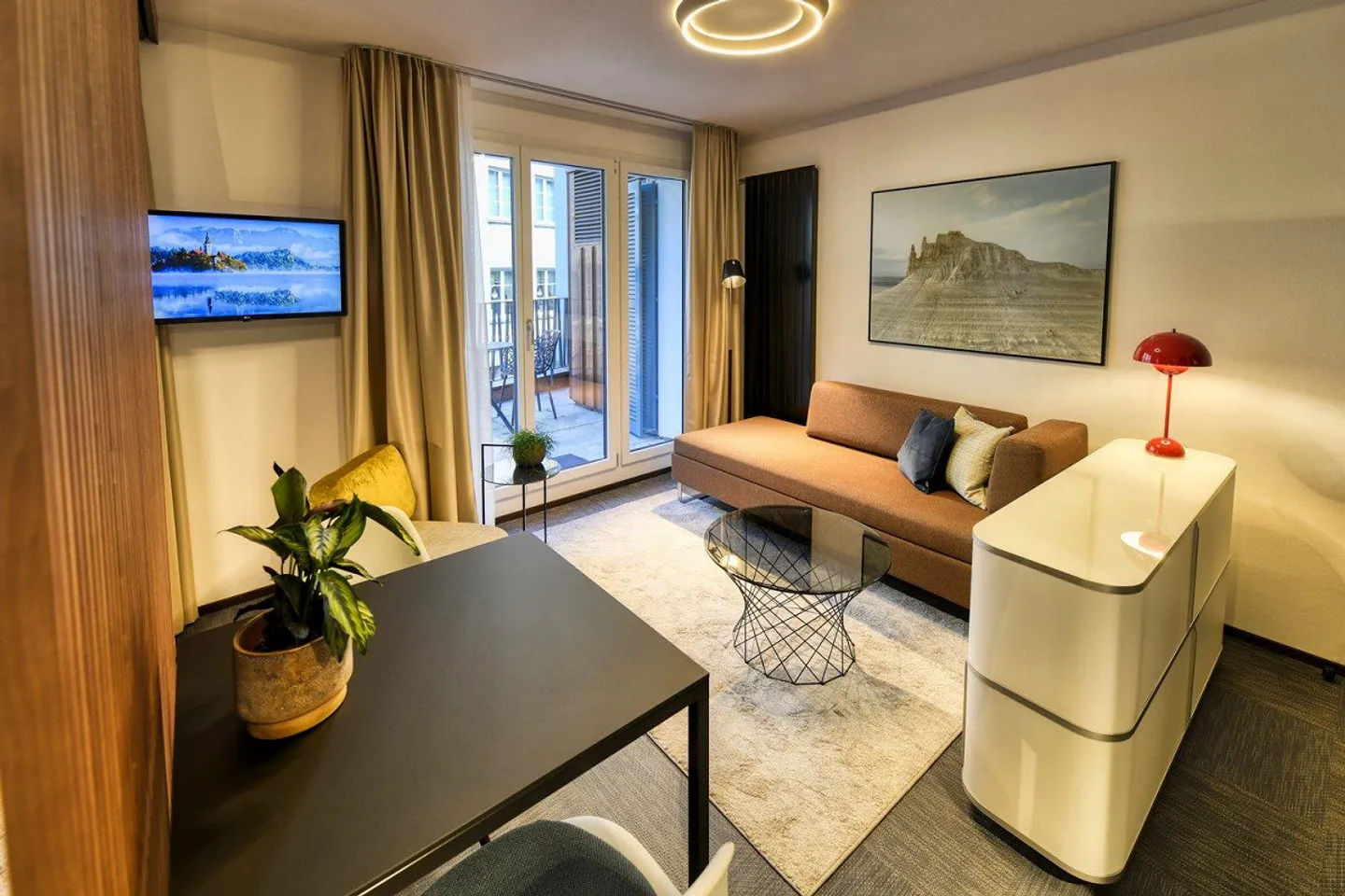 Nuovo appartamento arredato con 2 camere in una posizione molto centrale ad Altdorf - Foto 6 di 13