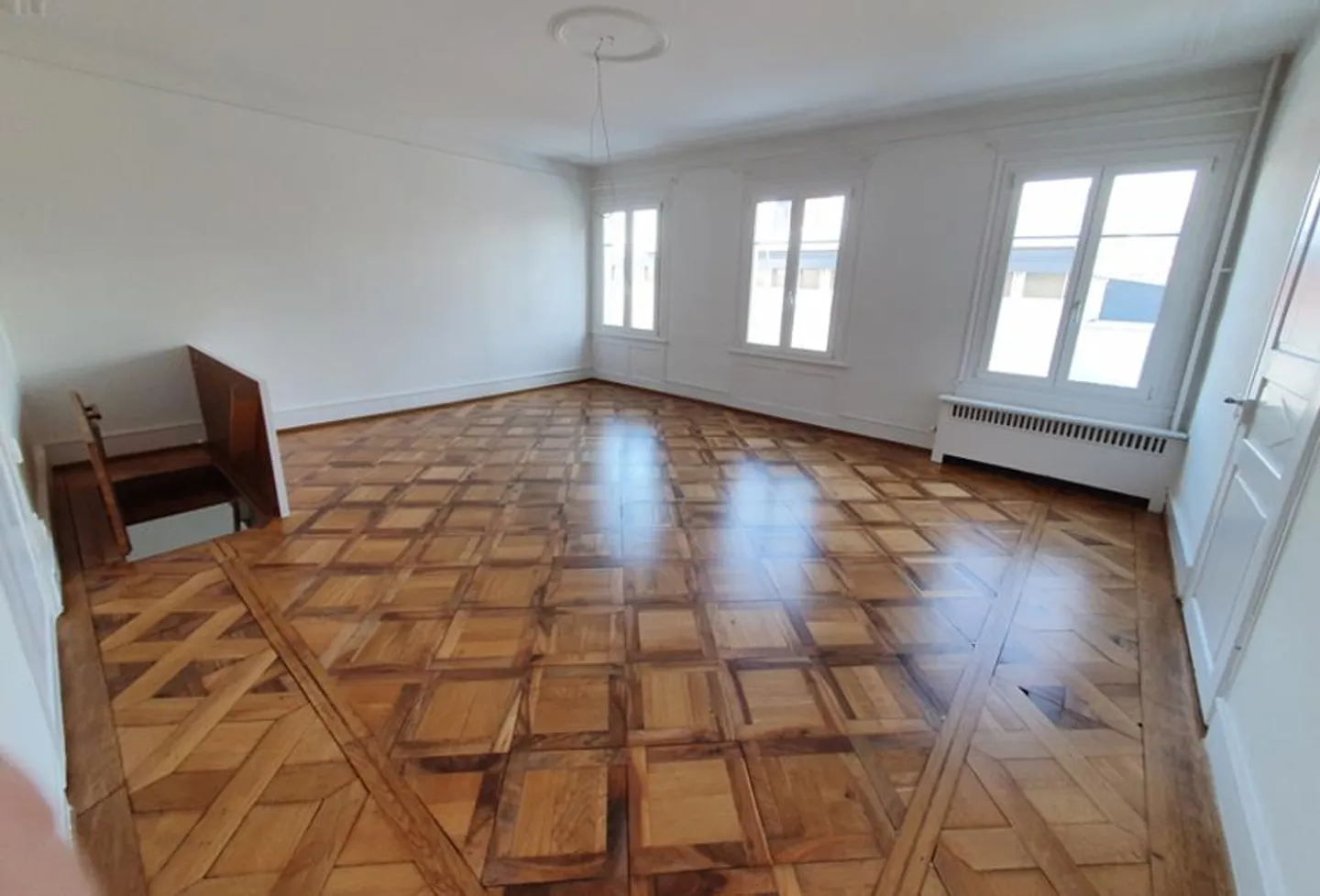 Appartement spacieux et ensoleillé de 5 pièces à louer - Photo 3 sur 9