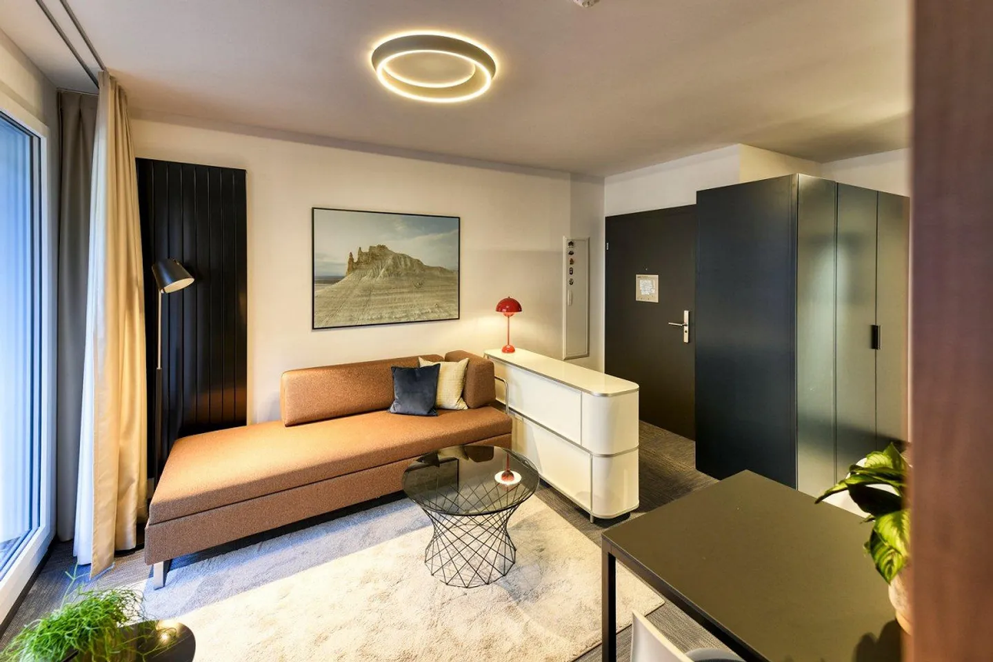 Nuovo appartamento arredato con 2 camere in una posizione molto centrale ad Altdorf - Foto 7 di 13