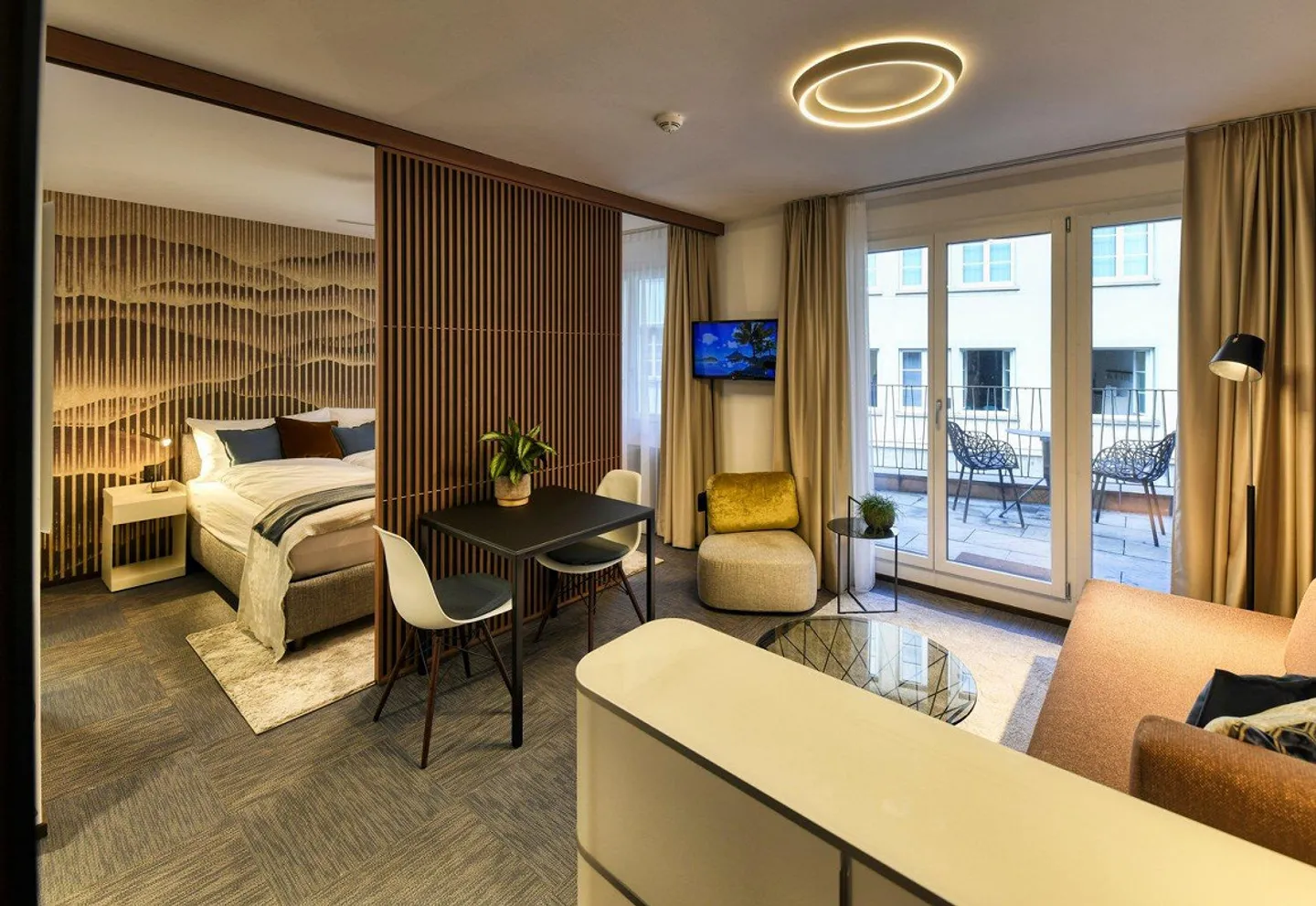 Nuovo appartamento arredato con 2 camere in una posizione molto centrale ad Altdorf - Foto 1 di 13