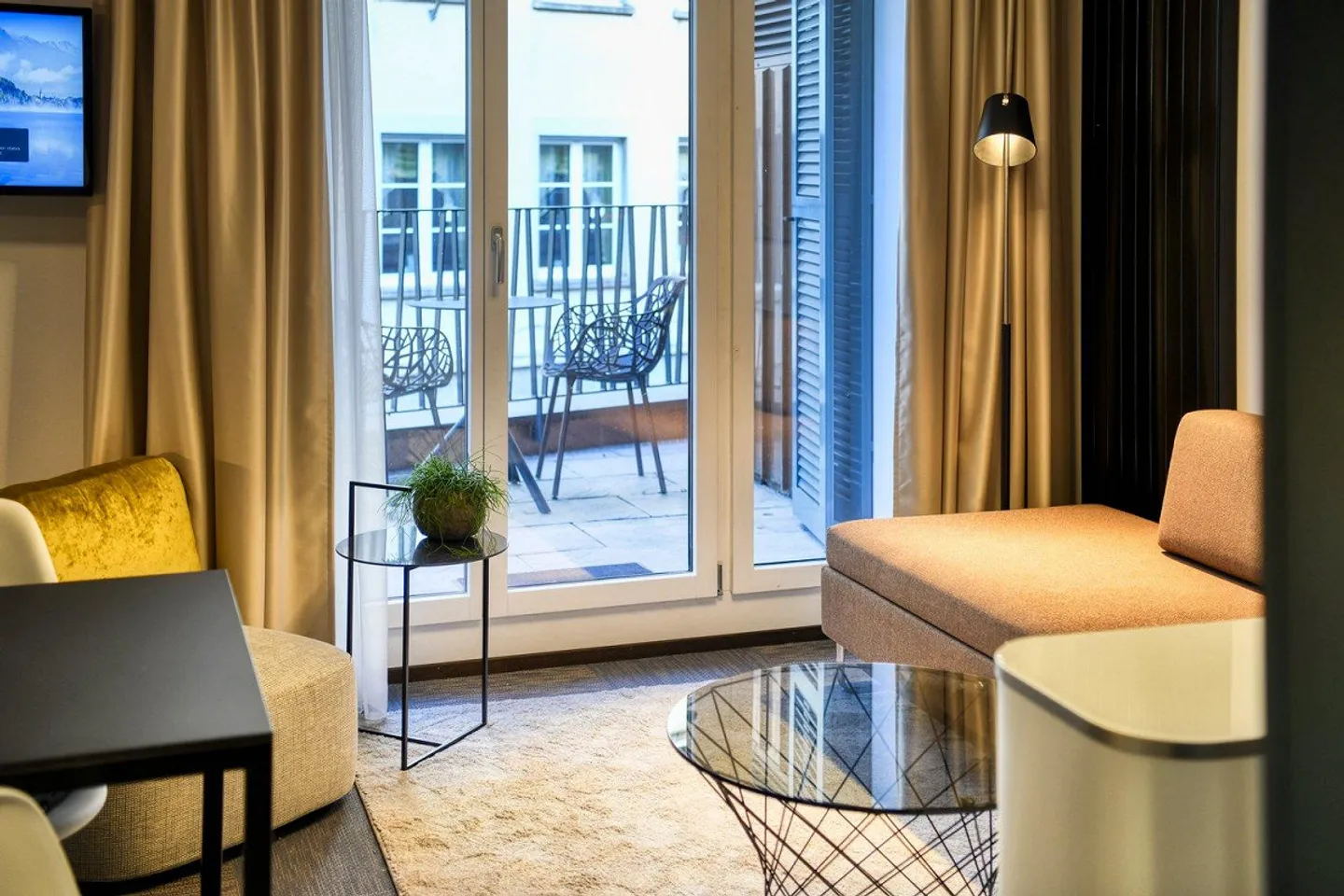 Nuovo appartamento arredato con 2 camere in una posizione molto centrale ad Altdorf - Foto 9 di 13