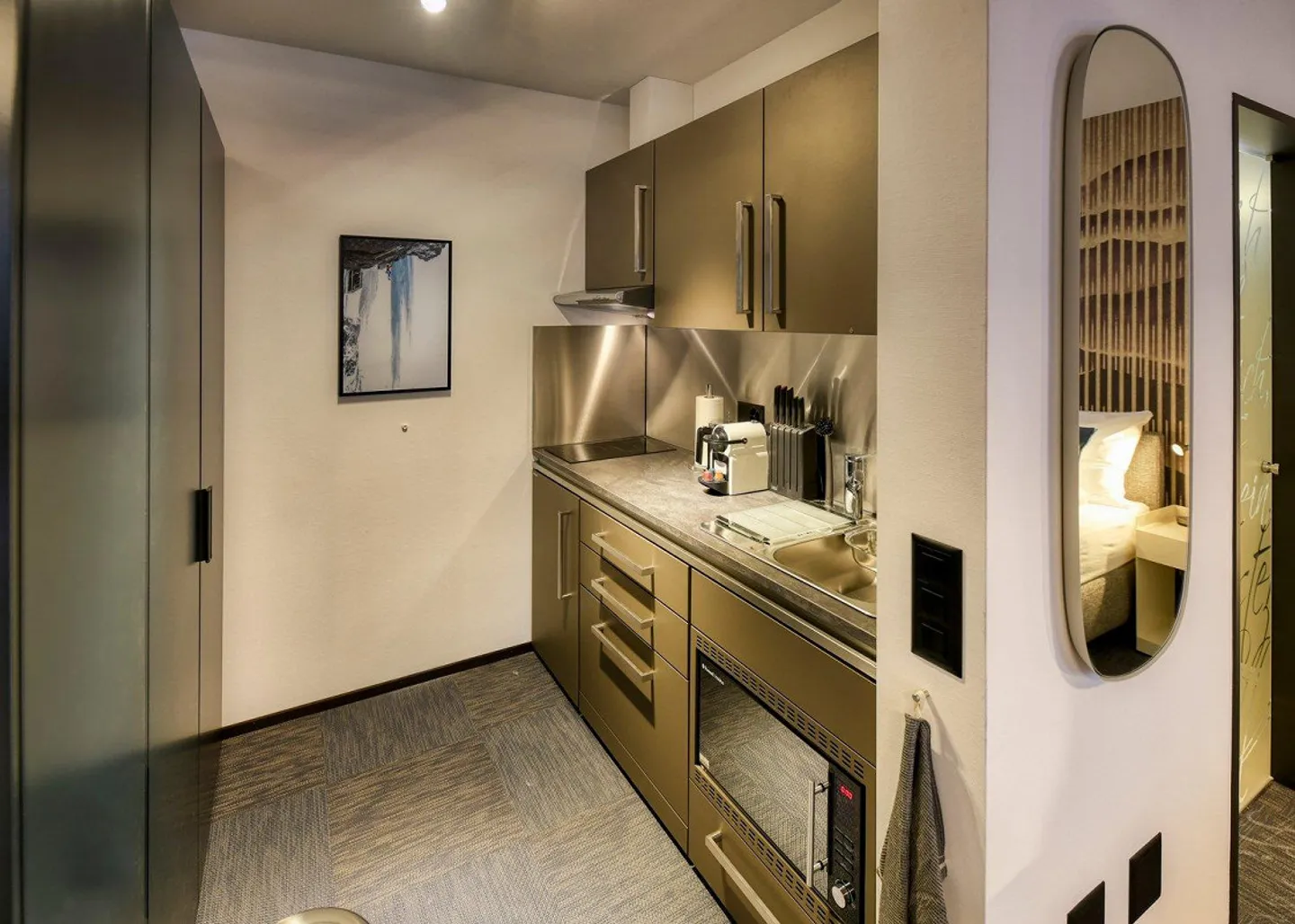 Nuovo appartamento arredato con 2 camere in una posizione molto centrale ad Altdorf - Foto 11 di 13