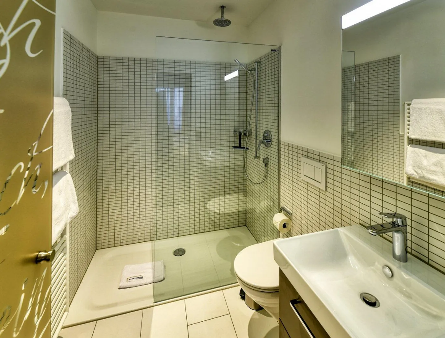 Nuovo appartamento arredato con 2 camere in una posizione molto centrale ad Altdorf - Foto 12 di 13