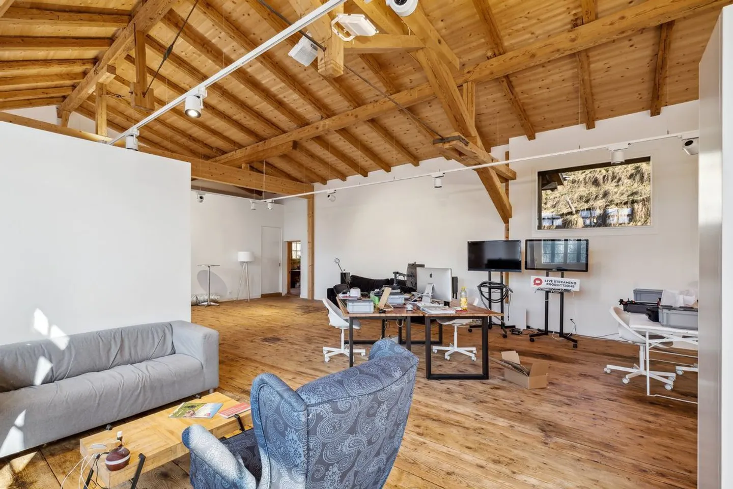 TRES BELLE OPPORTUNITE AVEC DE BELLES SURFACES - Photo 4 sur 5