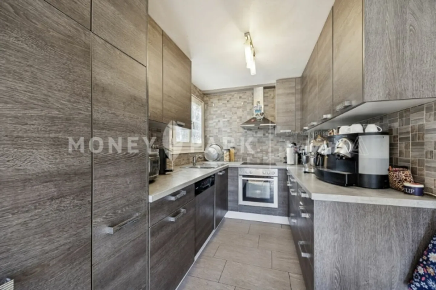 Affascinante Casa Familiare con Potenziale - Foto 3 di 14