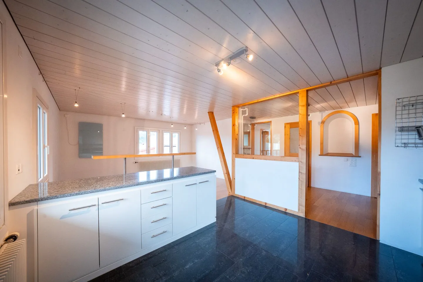 Appartement en penthouse spacieux de 3,5 pièces - Photo 1 sur 21