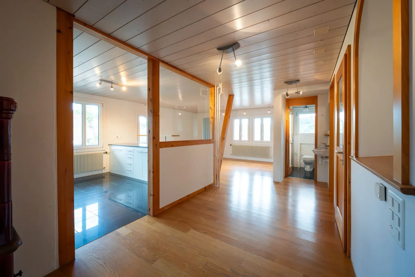 Appartement en penthouse spacieux de 3,5 pièces - Photo 4 sur 21