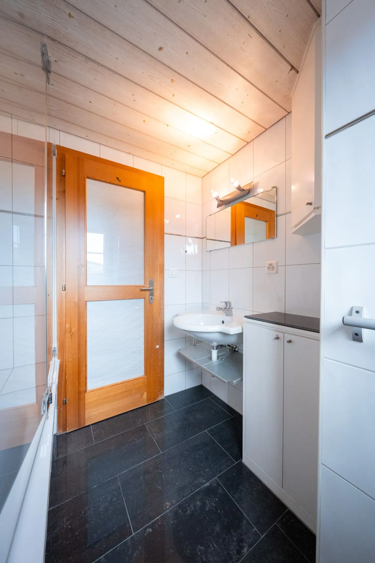 Appartement en penthouse spacieux de 3,5 pièces - Photo 9 sur 21