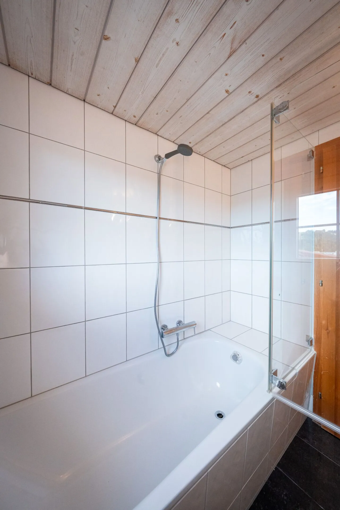 Appartement en penthouse spacieux de 3,5 pièces - Photo 10 sur 21