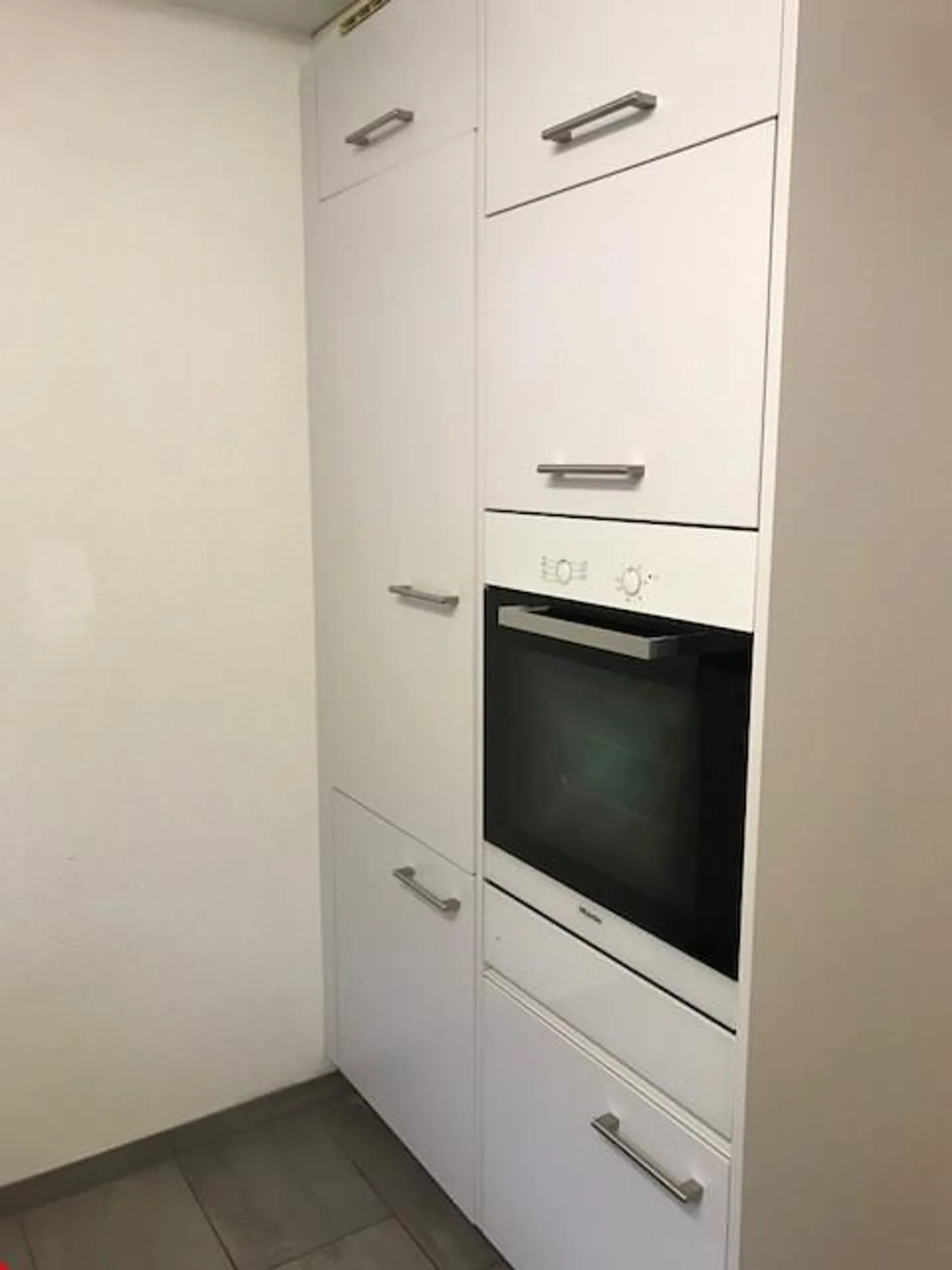 Camera arredata con TV, Wi-Fi, ecc. in affitto nel centro di Altdorf - Foto 5 di 9