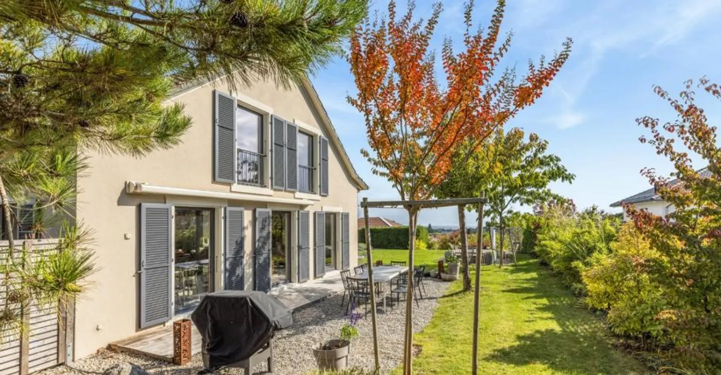 Stunning Villa with Lake View - Photo 2 of 12