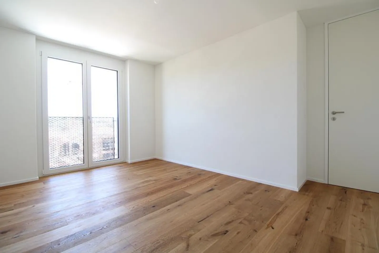 First occupancy in modern new apartment in ownership standard - Photo 9 of 11