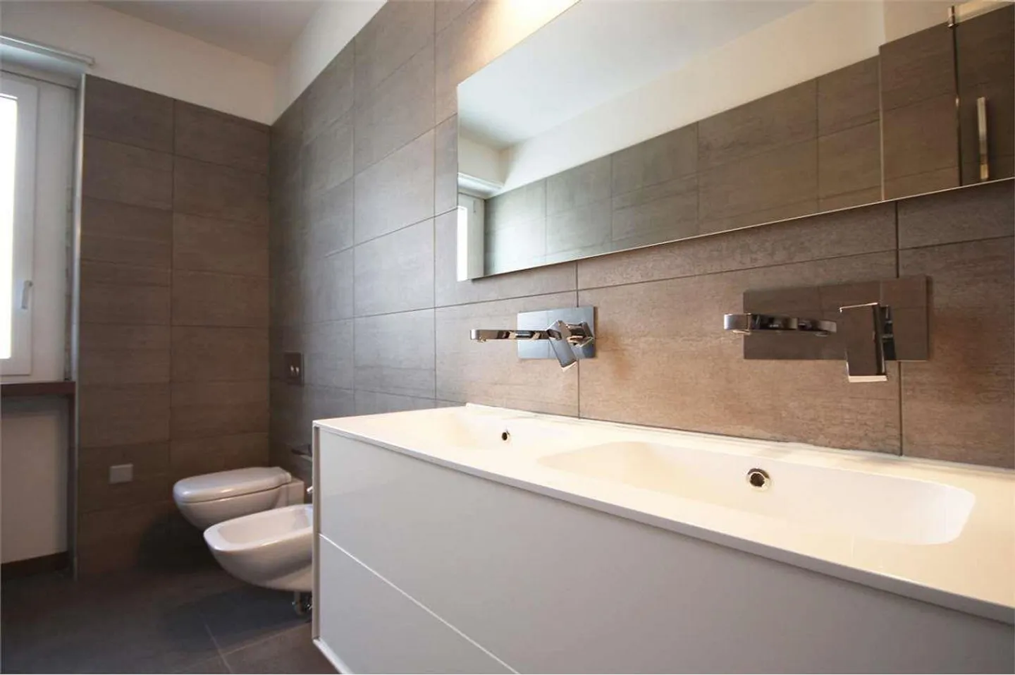 Lugano : appartement élégant et moderne de 4,5 pièces au centre - Photo 9 sur 12