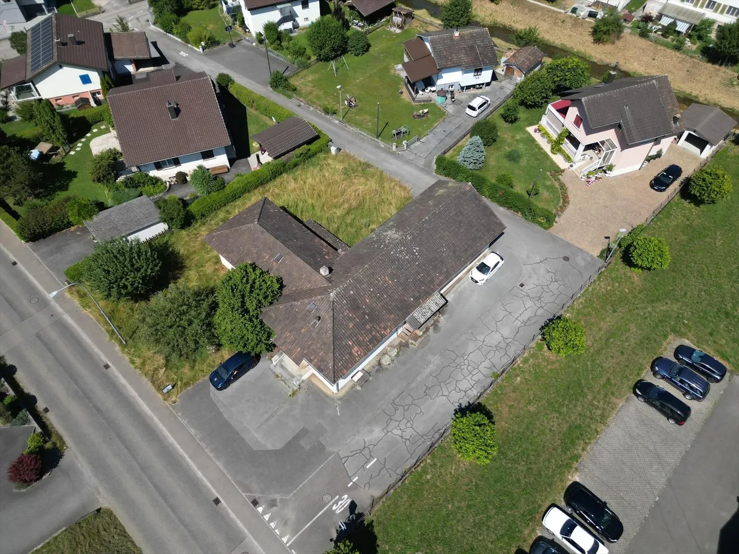 Gemischt genutztes Gebäude 3,5 Zimmer - Foto 2 von 6