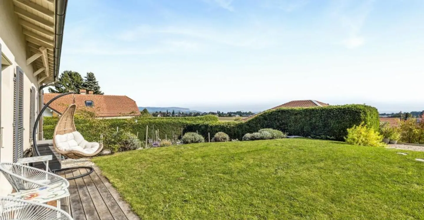 Stunning Villa with Lake View - Photo 12 of 12