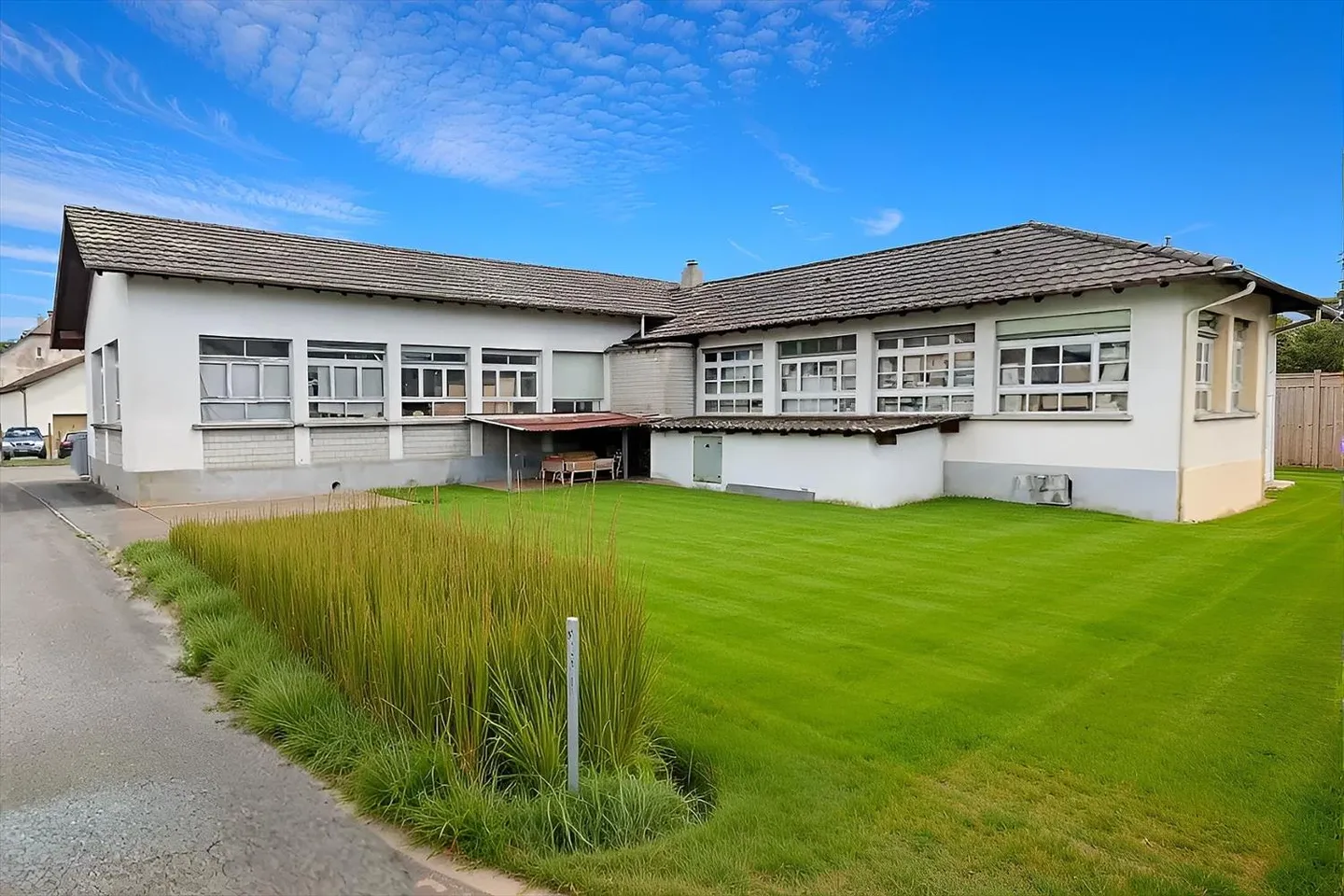 Gemischt genutztes Gebäude 3,5 Zimmer - Foto 1 von 6