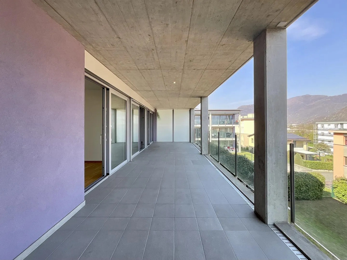 GRAVESANO - À VENDRE 2.5 PIÈCES AVEC IMMENSE TERRASSE DE 40 M² - Photo 7 sur 13