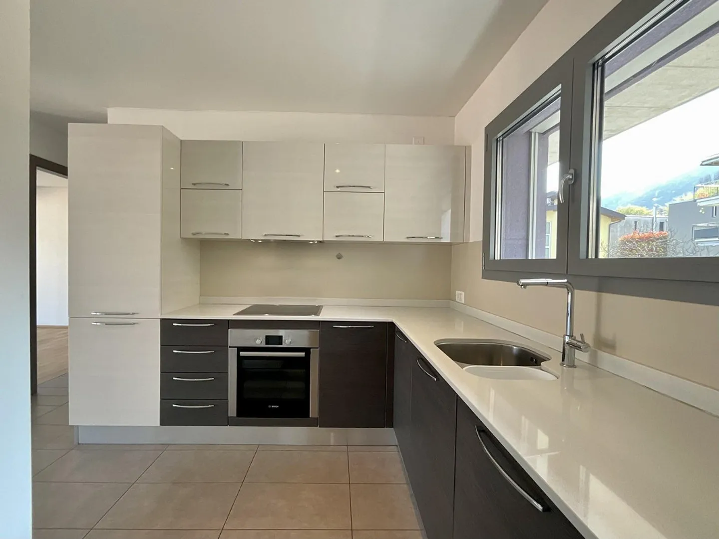 GRAVESANO - À VENDRE 2.5 PIÈCES AVEC IMMENSE TERRASSE DE 40 M² - Photo 8 sur 13