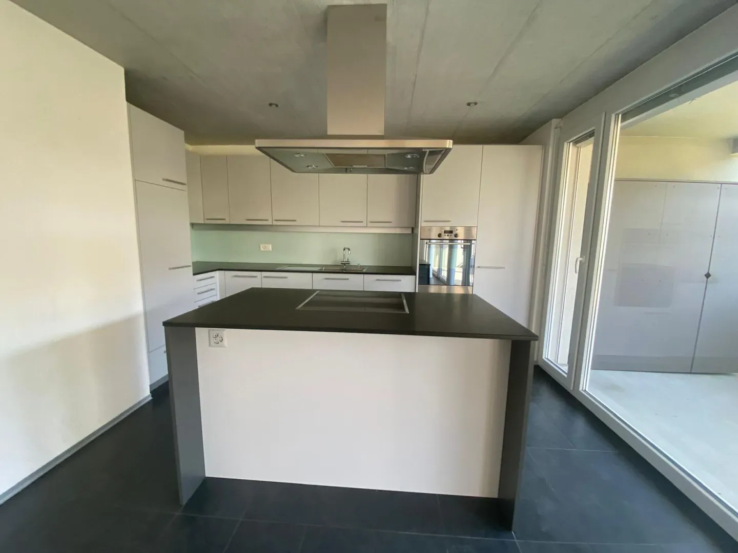 4.5-room apartment with balcony on the 1st floor - Photo 3 of 7