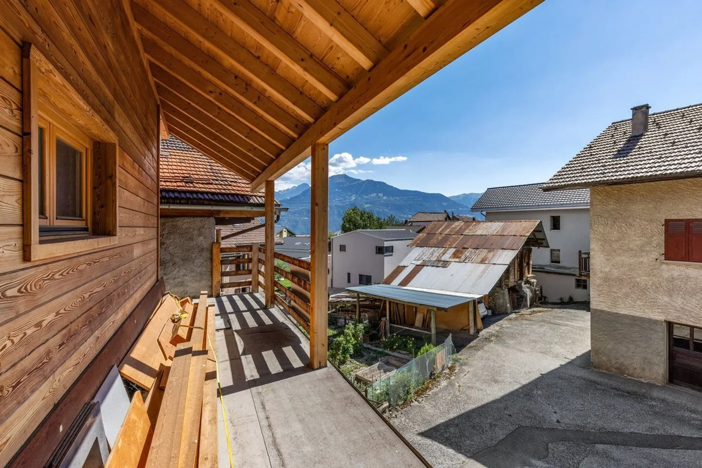 Charming individual villa 3.5 rooms in Erde - Photo 3 of 11