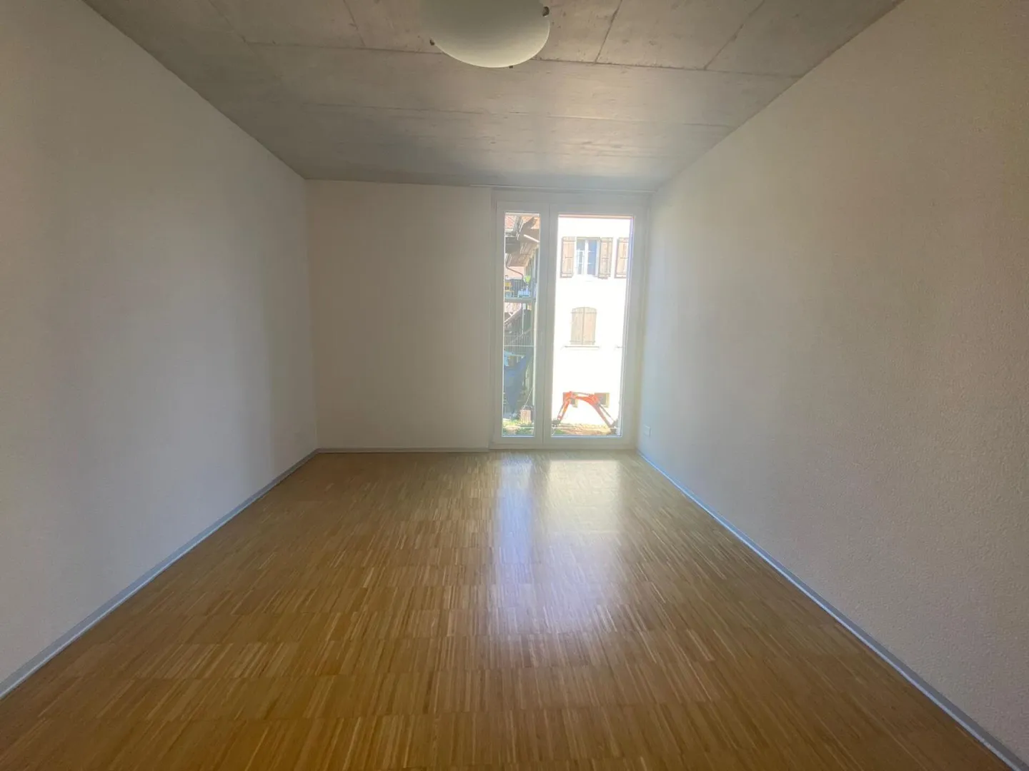 4.5-room apartment with balcony on the 1st floor - Photo 4 of 7