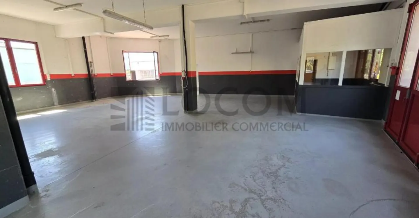 Spacious industrial space for rent in Bussigny - Photo 3 of 11