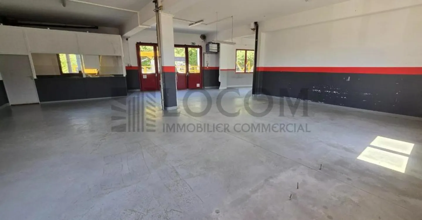 Spacious industrial space for rent in Bussigny - Photo 4 of 11