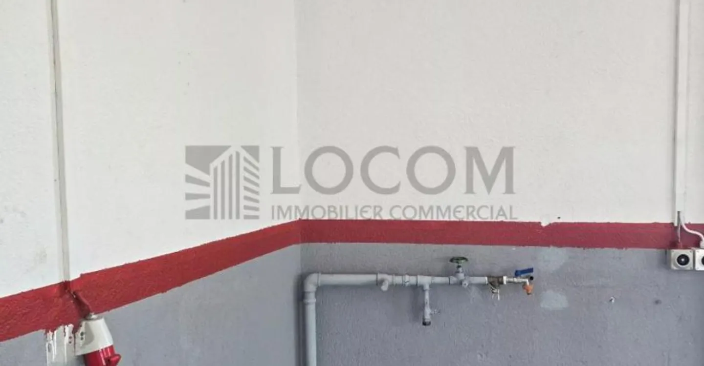 Spacious industrial space for rent in Bussigny - Photo 8 of 11