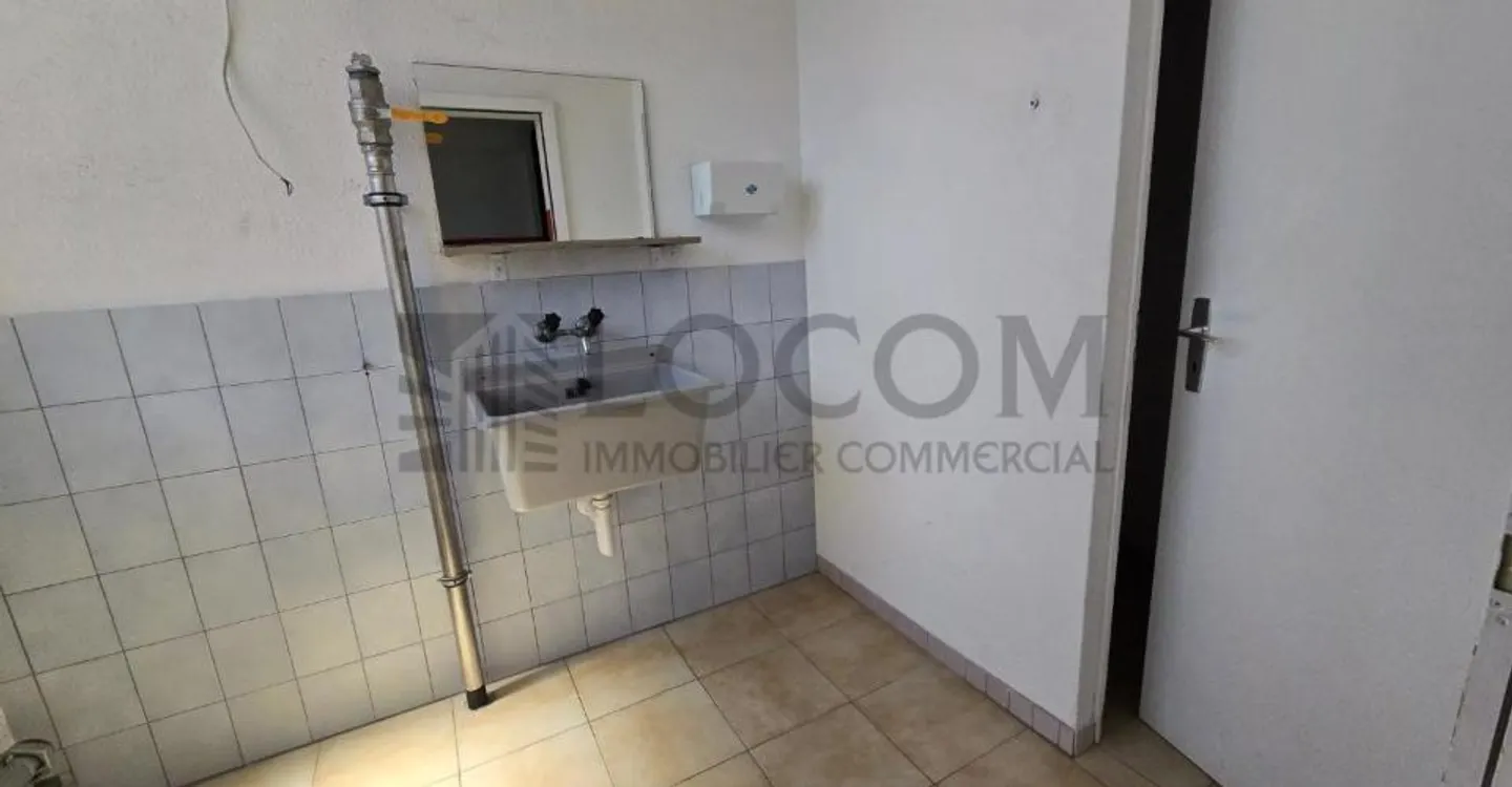 Spacious industrial space for rent in Bussigny - Photo 7 of 11