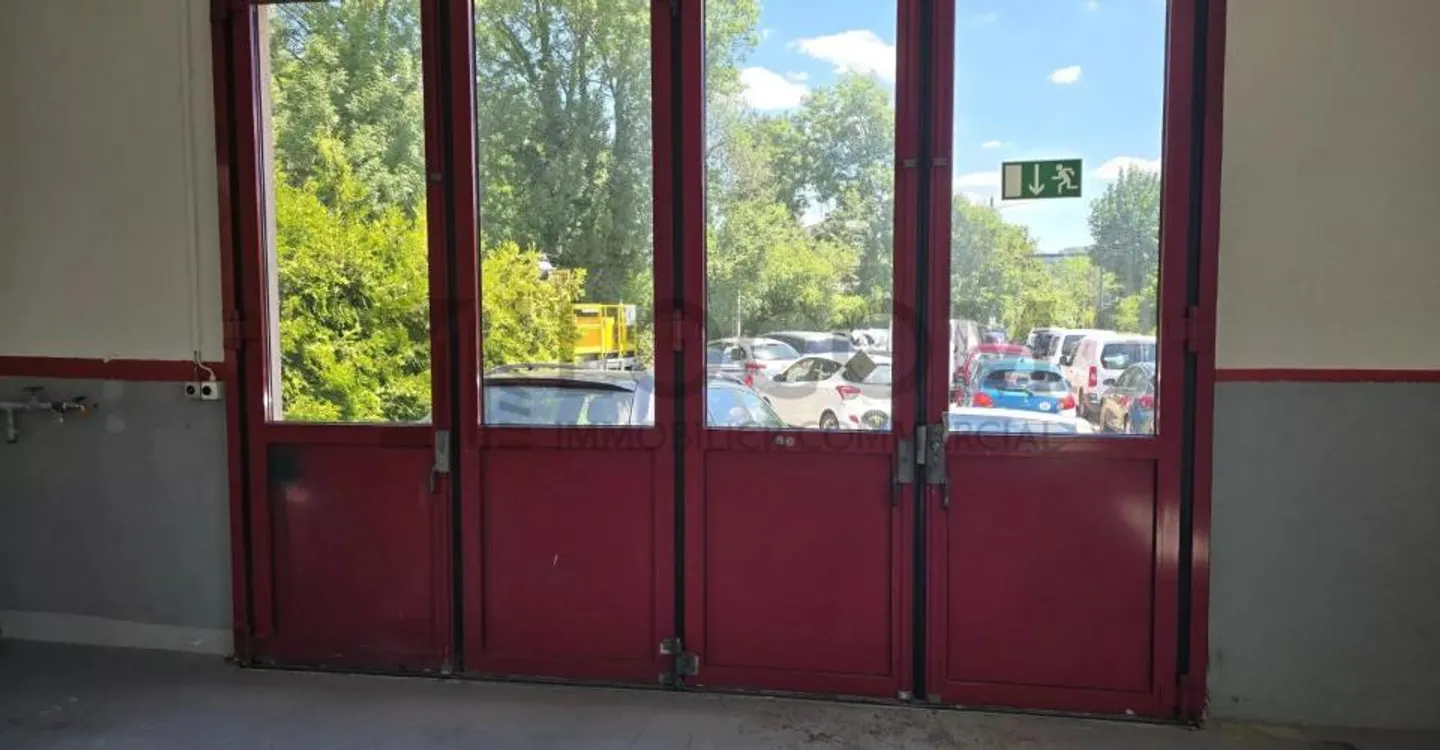 Spacious industrial space for rent in Bussigny - Photo 9 of 11