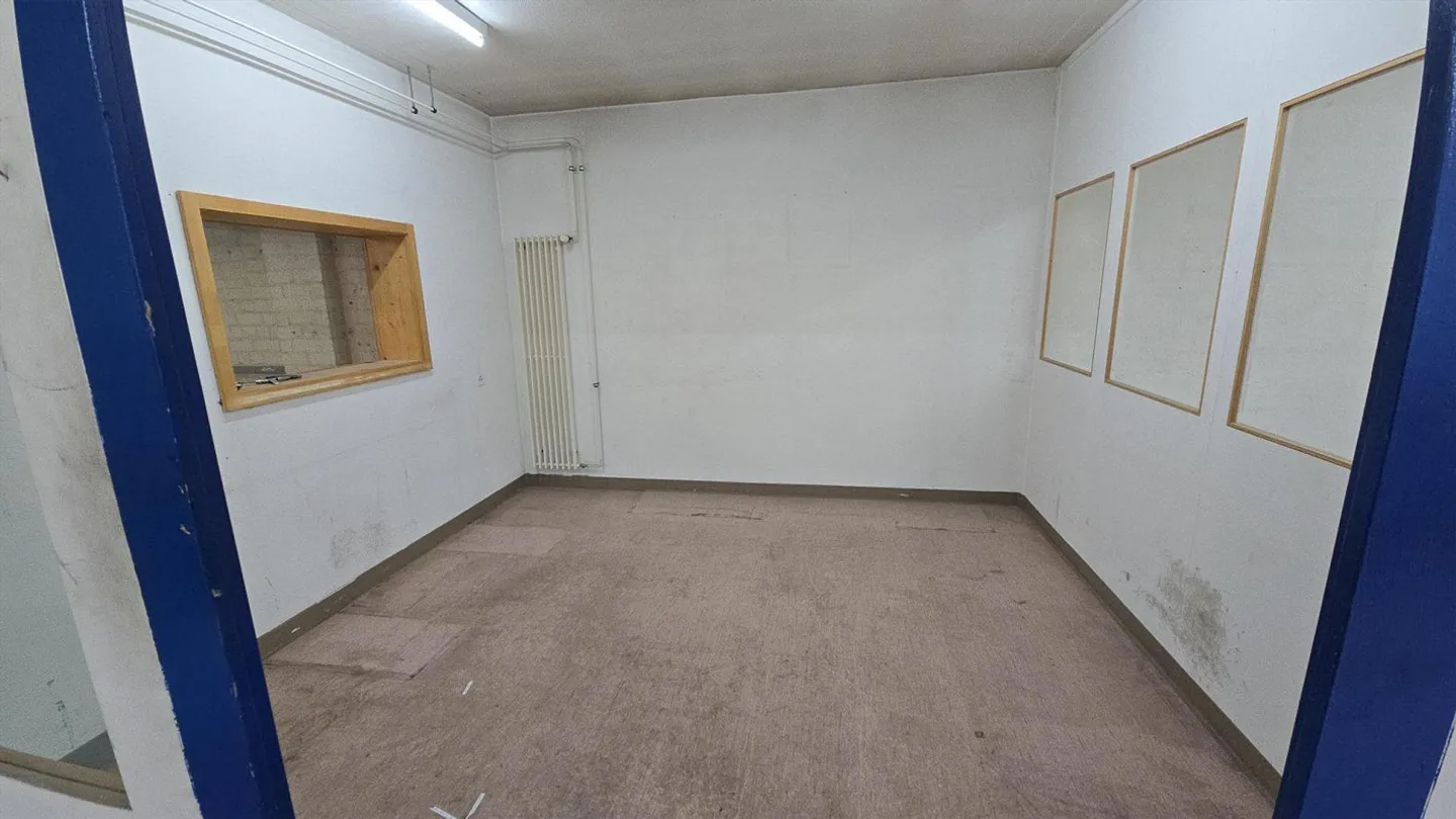 Storage room on the upper floor with light, electricity, heating, toilet - Photo 2 of 4