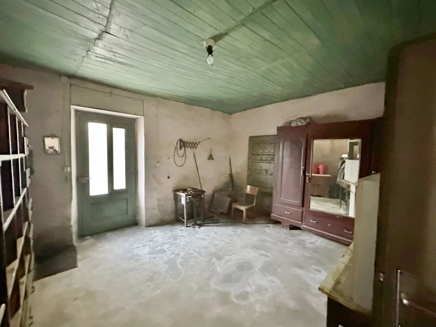 Ensemble de bâtiments intéressant avec deux unités résidentielles, rustique et cour privée - Photo 12 sur 13