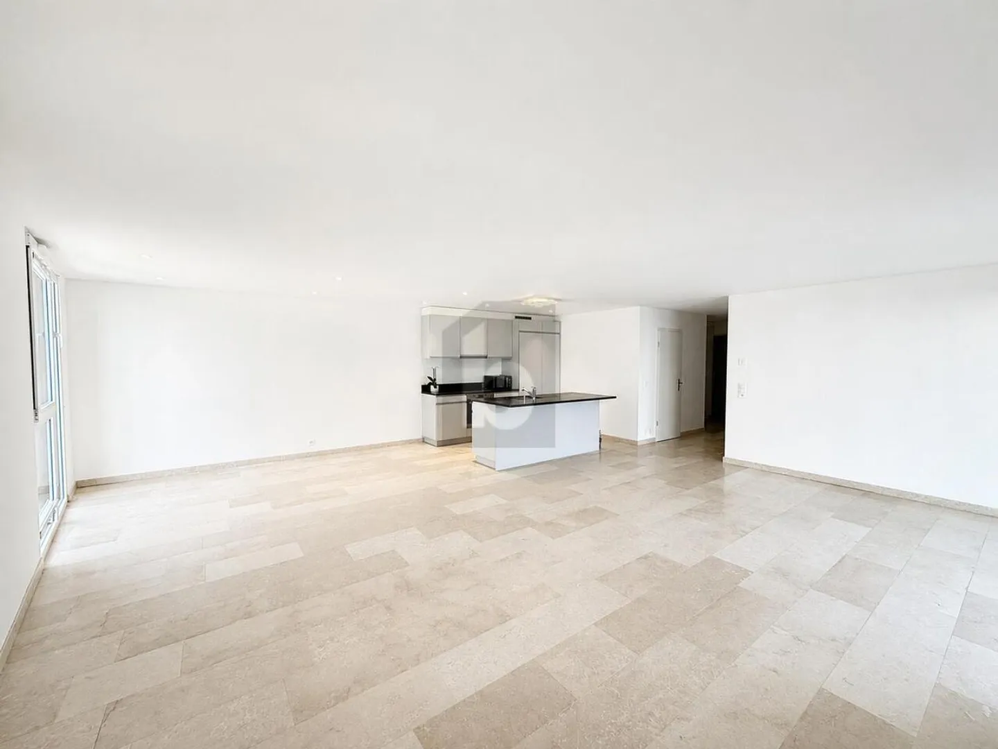 Spacious Apartment with Terrace - Photo 2 of 6