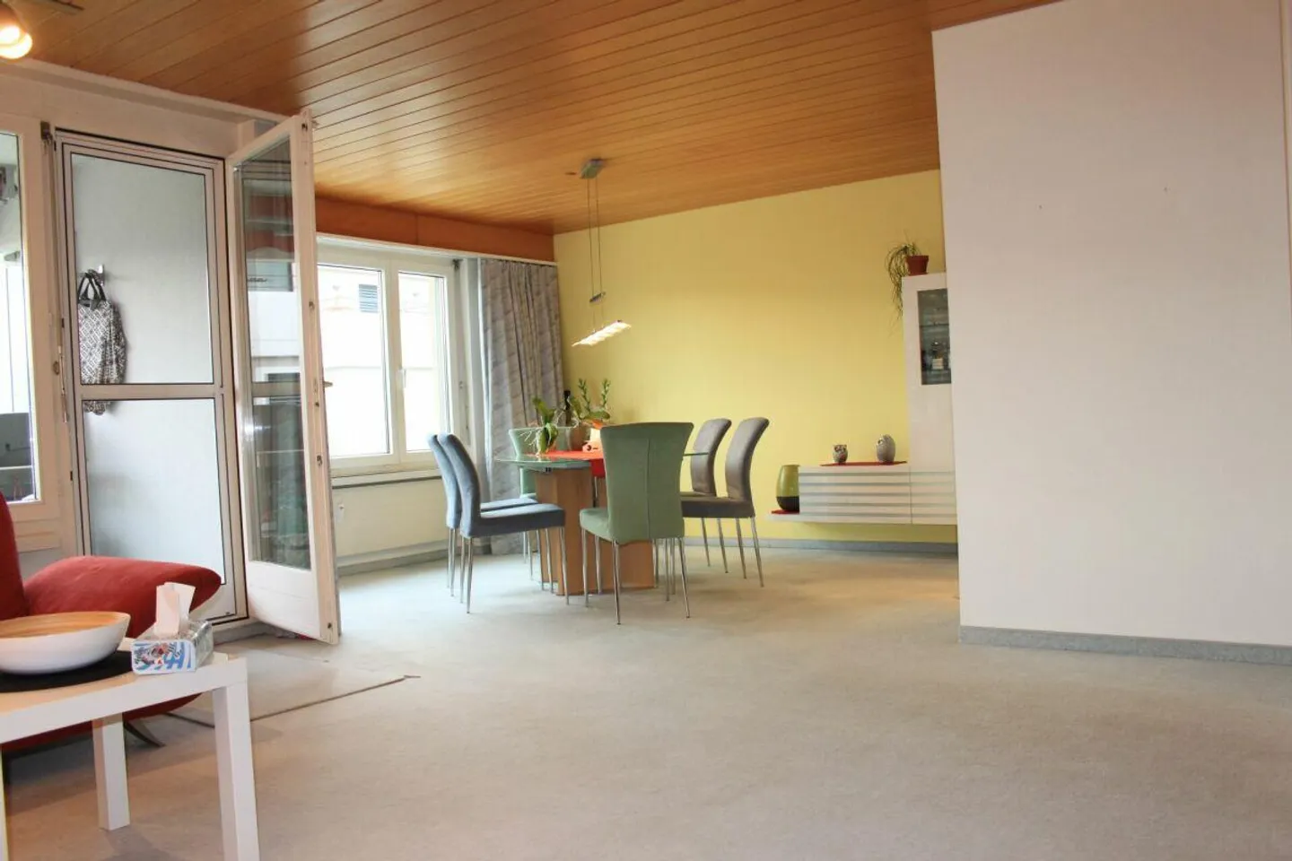 Geräumige Wohnung mit Balkon - Foto 3 von 15