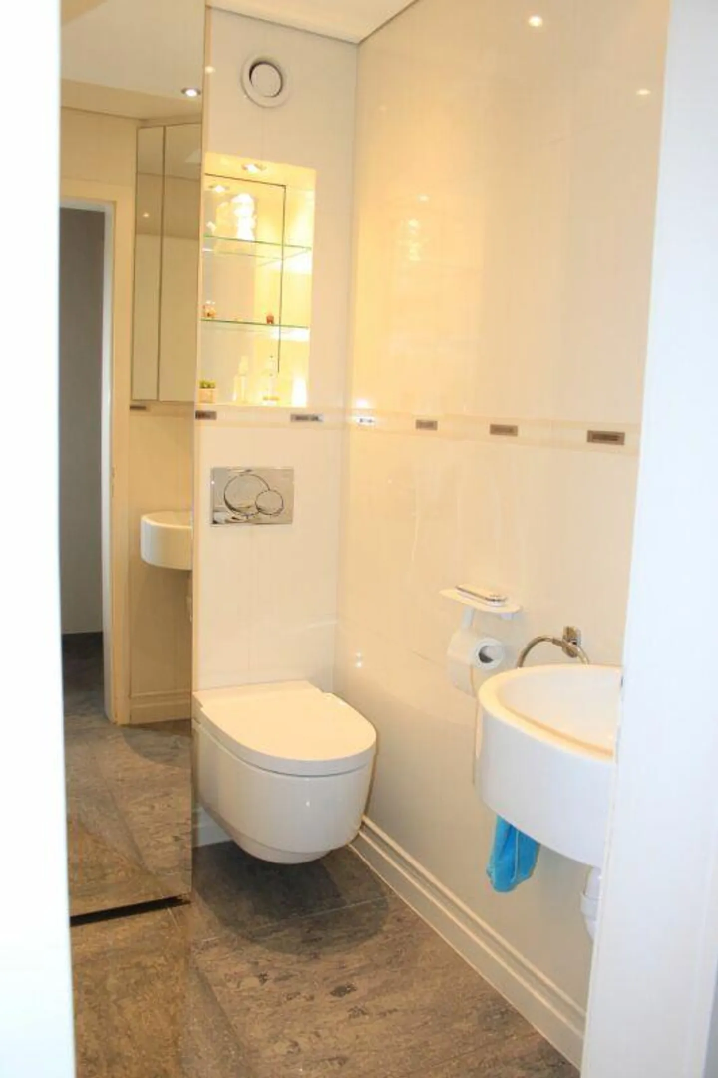 Geräumige Wohnung mit Balkon - Foto 11 von 15