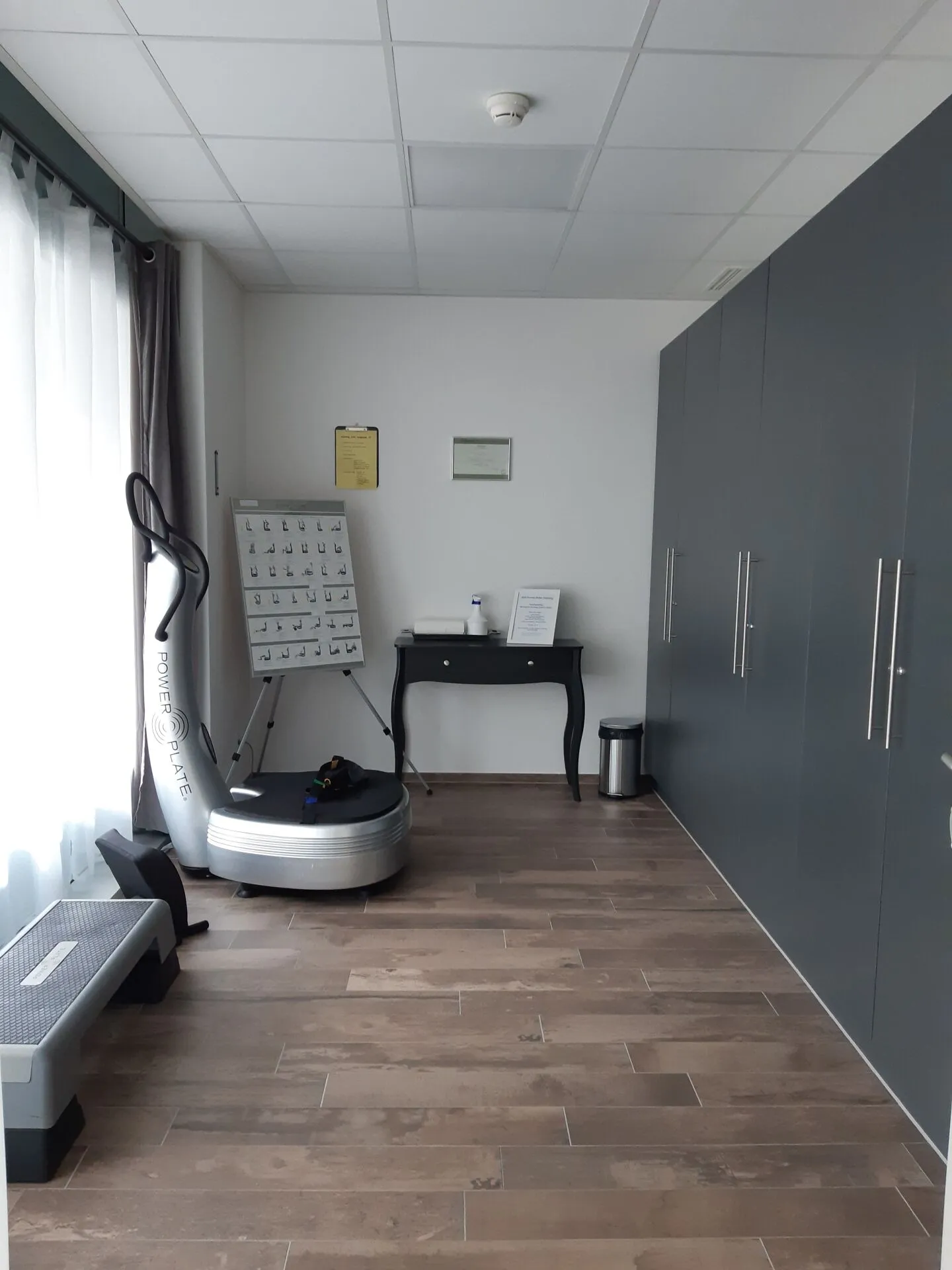 Commercial space or office 14 m2 on the ground floor, directly at Belp train station - Photo 2 of 5