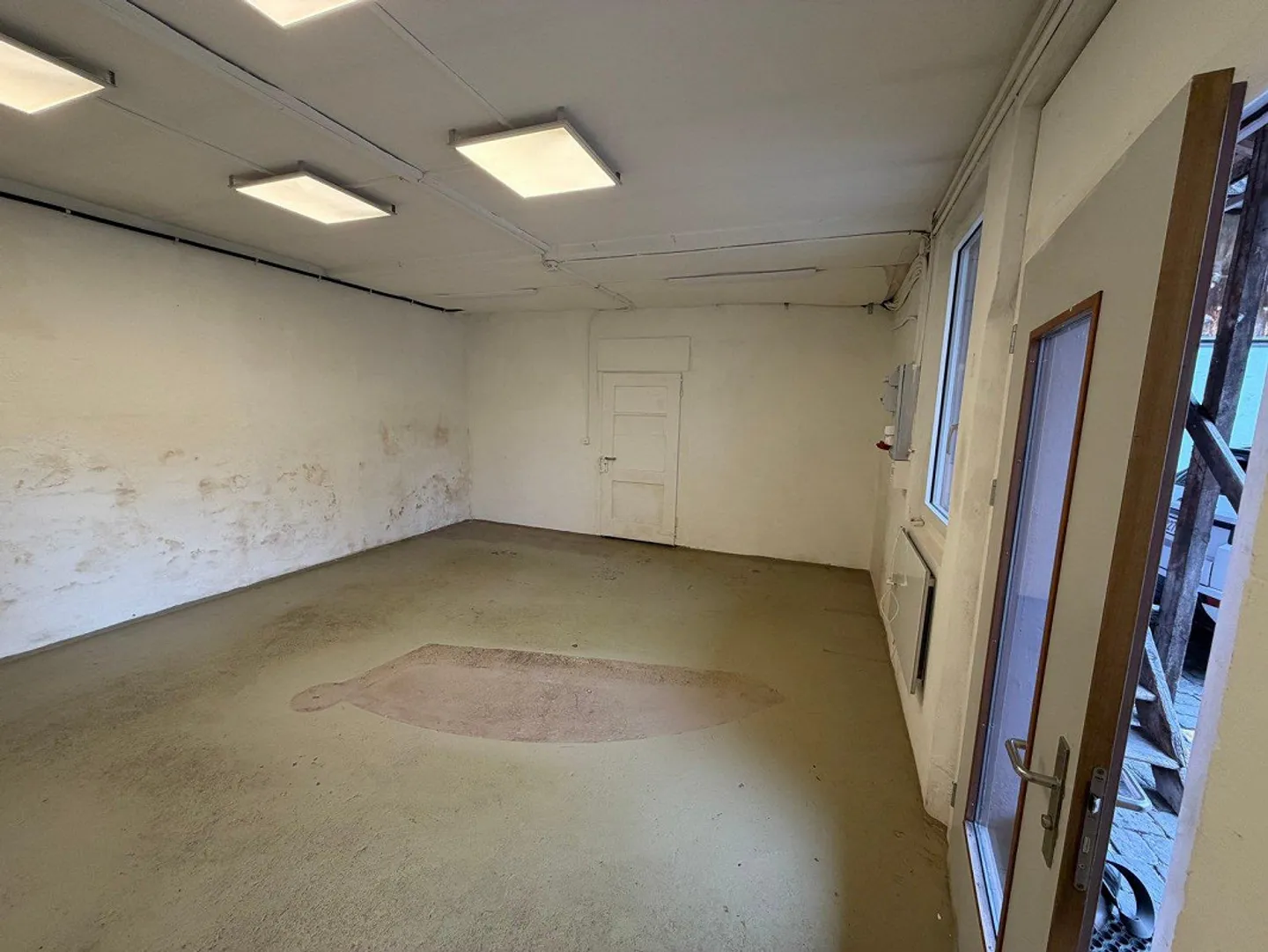 Charming Retail Space with Studio in the Center of Altdorf - Photo 3 of 7