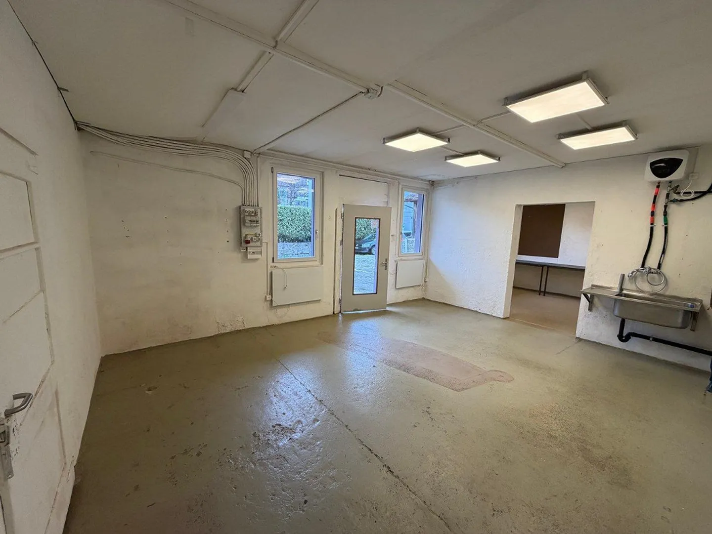 Charming Retail Space with Studio in the Center of Altdorf - Photo 2 of 7