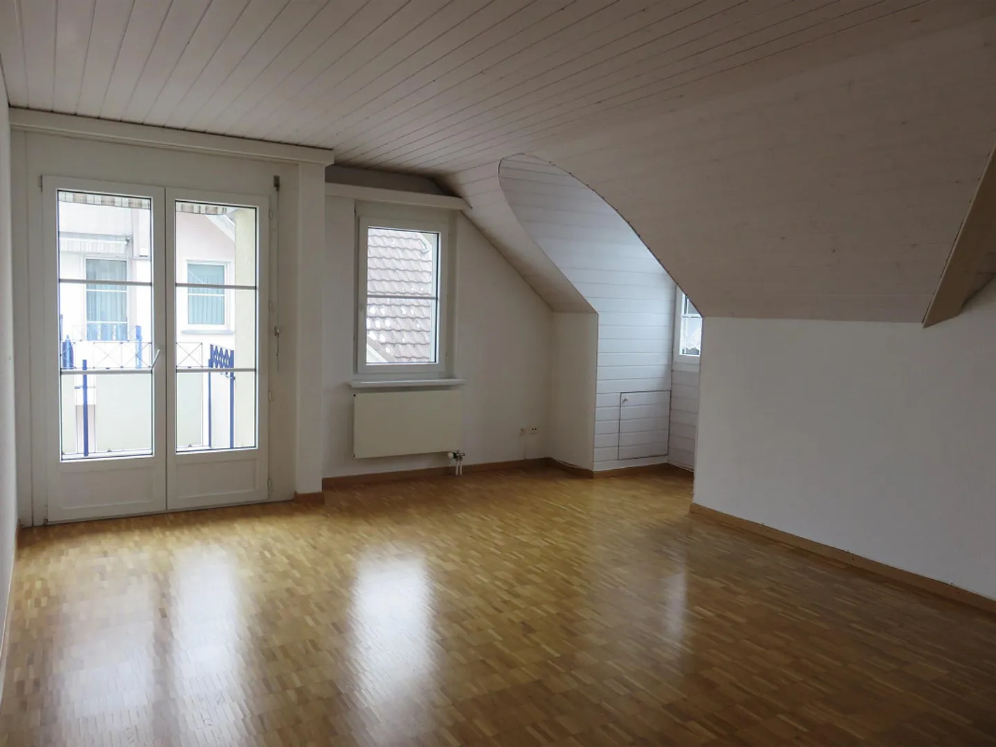 À louer appartement sous les combles de 2,5 pièces situé au centre - Photo 3 sur 6