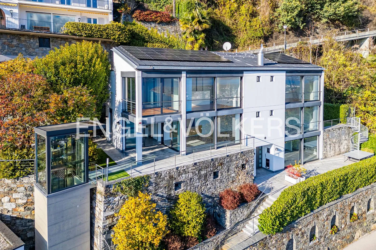 Exclusive dream villa with panoramic view and pool - Photo 2 of 16