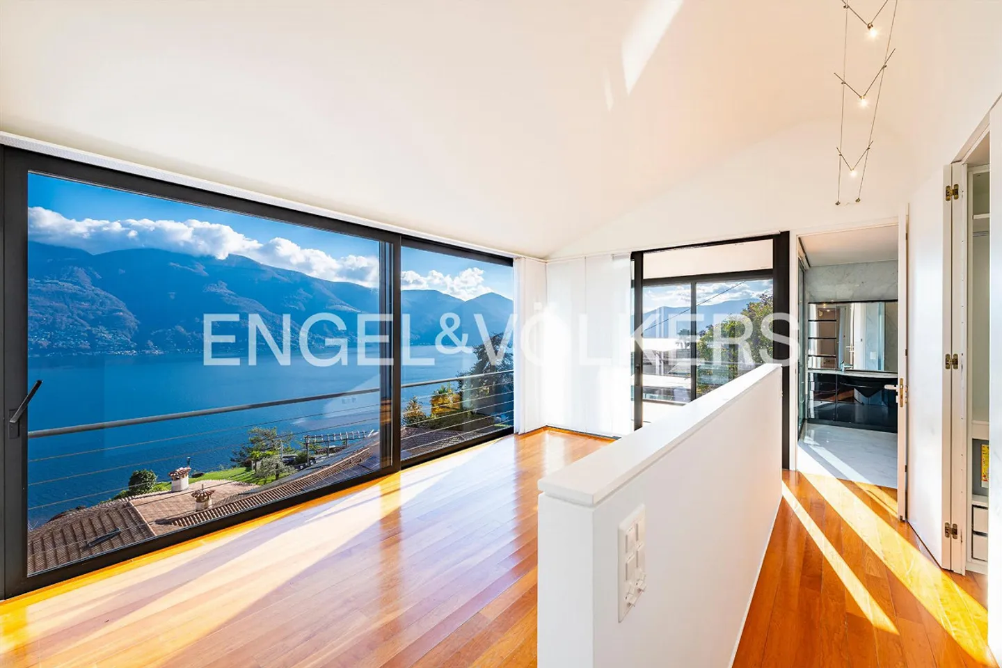 Exclusive dream villa with panoramic view and pool - Photo 13 of 16