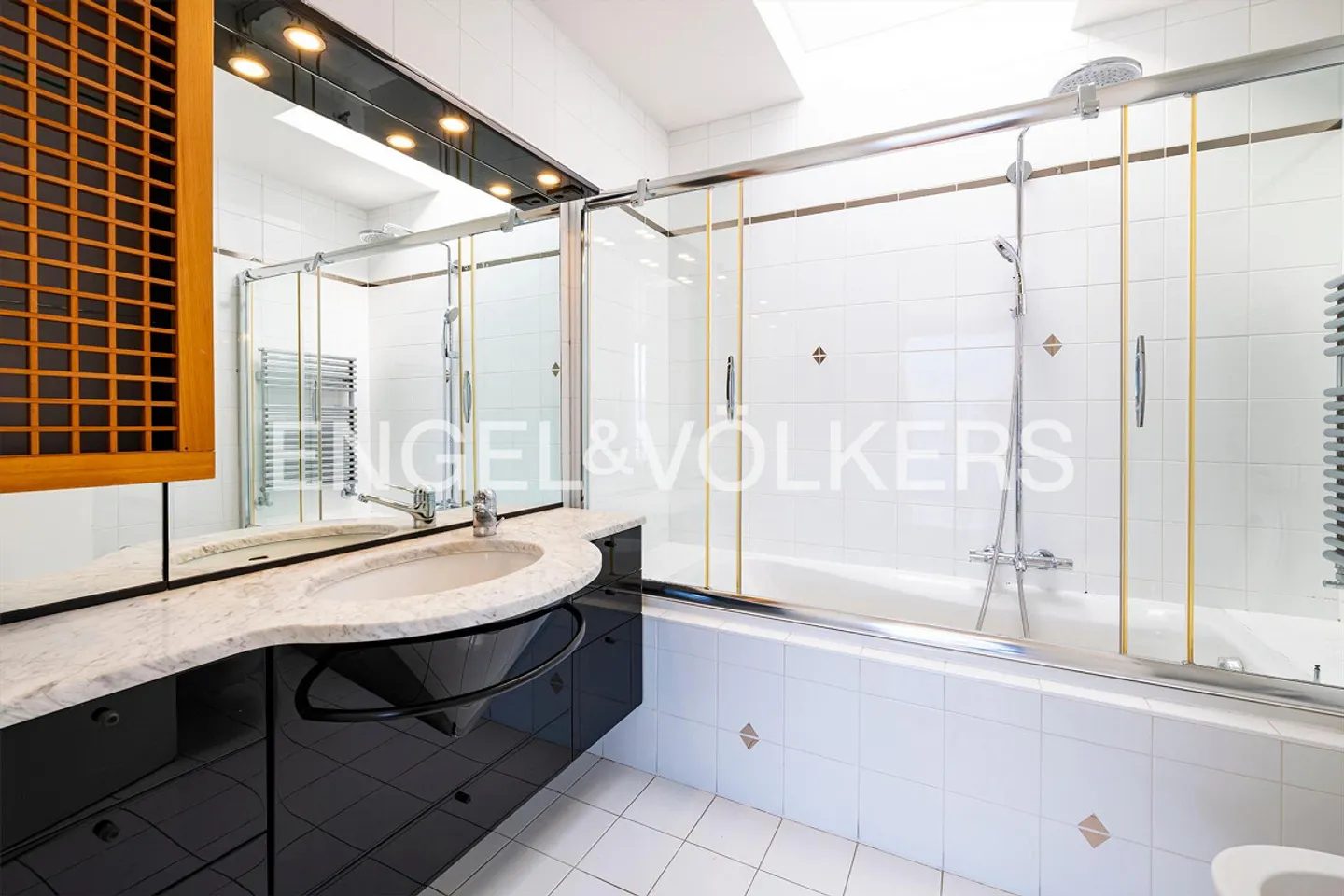 Exclusive dream villa with panoramic view and pool - Photo 14 of 16